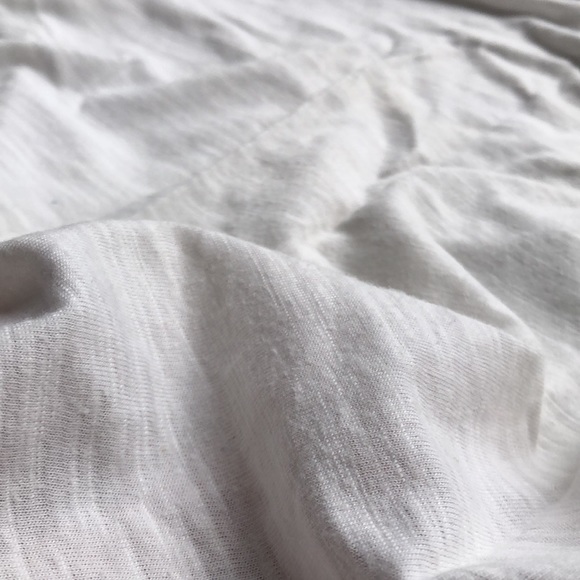 Comfy white top with ruffle sleeves - Picture 3 of 3